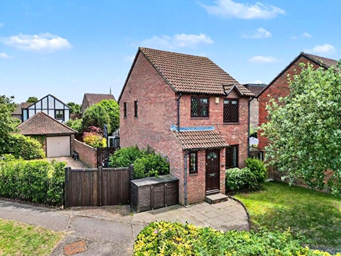 3 Bedroom Detached House For Sale In Kings Chase, East Molesey, KT8