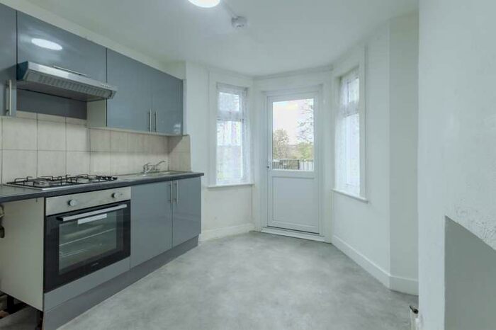 4 Bedroom Flat To Rent In Harlesden Gardens, Harlesden, NW10