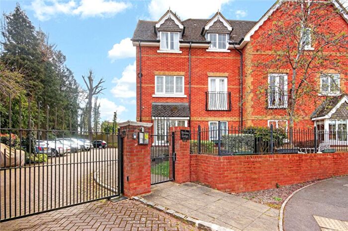 2 Bedroom Apartment For Sale In Queens Road, Sunninghill, Berkshire, SL5