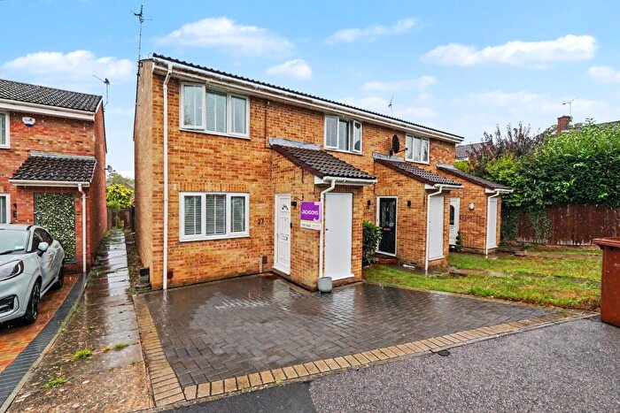 2 Bedroom End Of Terrace House For Sale In Middleton Close, Rainham, Gillingham, ME8