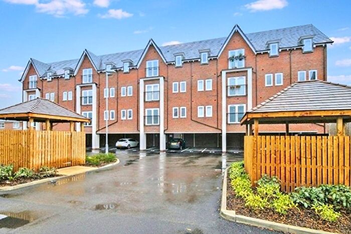 2 Bedroom Flat To Rent In Rose Creek Gardens, Great Sankey, WA5