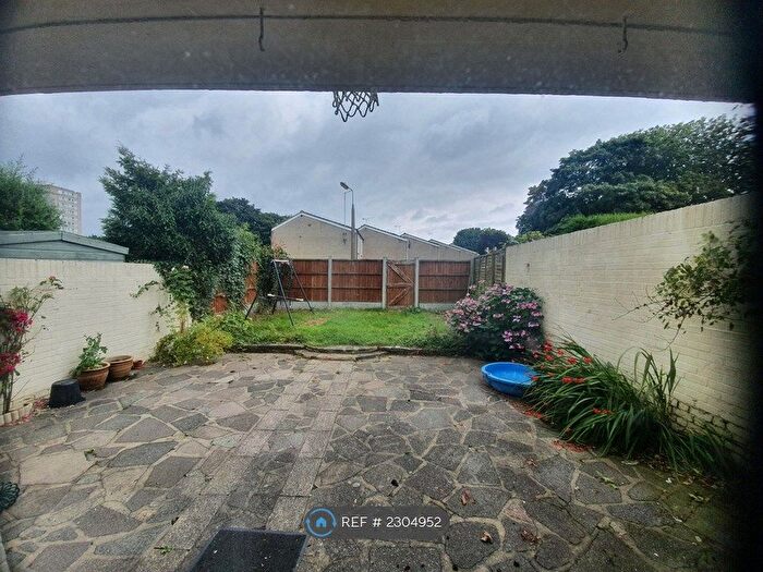 3 Bedroom Terraced House To Rent In Coverley Close, Brentwood, CM13