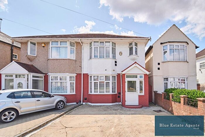 3 Bedroom Semi Detached House For Sale In Cranford Lane, Hounslow, TW5