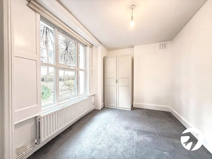 2 Bedroom Flat For Sale In Cressingham Road, London, SE13