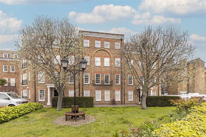 2 Bedroom Flat To Rent In Regents Bridge Gardens, Vauxhall, SW8