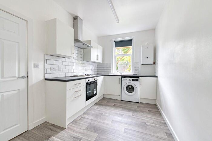 2 Bedroom Flat To Rent In Cardross Street, Dundee, DD4