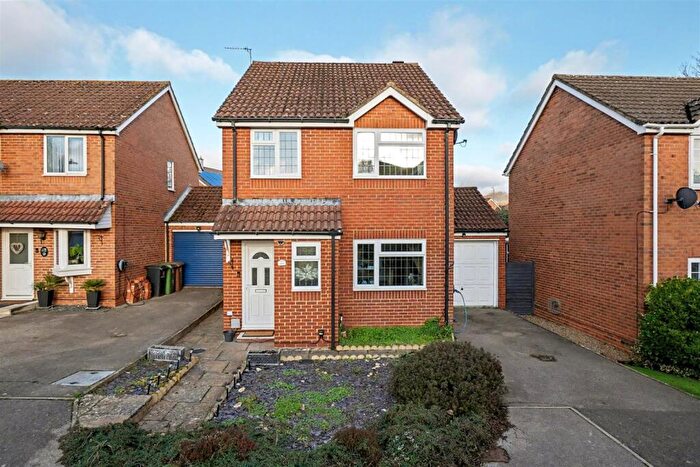 3 Bedroom Detached House For Sale In Thistledown, Weavering, Maidstone, ME14