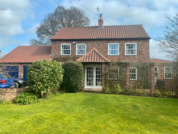 4 Bedroom Detached House For Sale In The Cottage, Angram, York, YO23