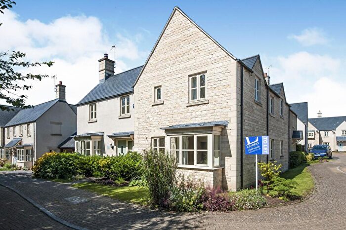 4 Bedroom Semi-Detached House To Rent In Cornwall Close, Tetbury, GL8