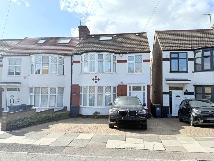4 Bedroom Terraced House For Sale In Windsor Drive, Barnet, EN4