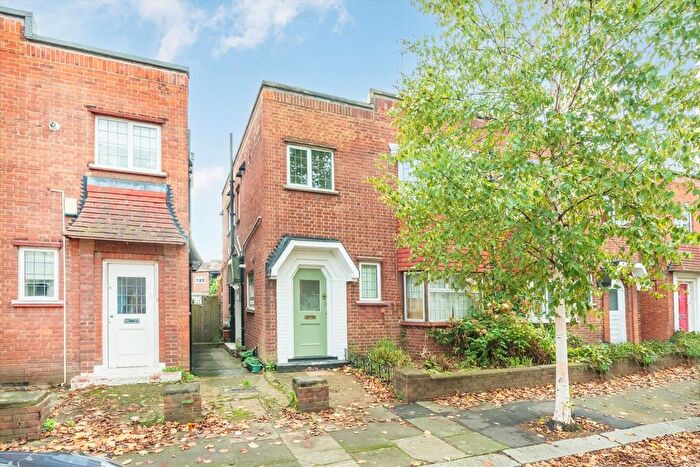 2 Bedroom Flat To Rent In Fairlawn Grove, Chiswick, W4