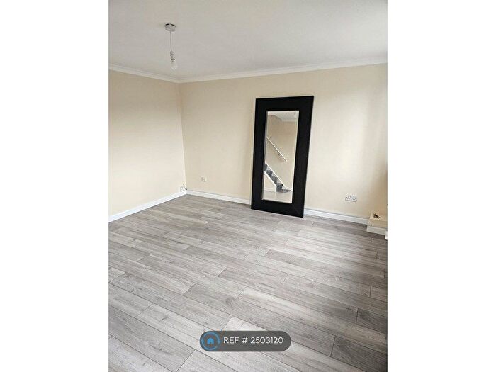 4 Bedroom Terraced House To Rent In Chertsey Close, Luton, LU2