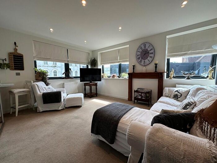 1 Bedroom Flat For Sale In High Street North, Poole, Dorset, BH15