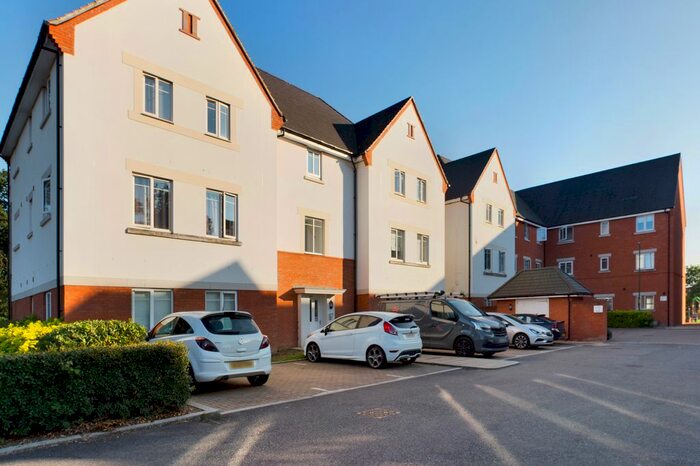2 Bedroom Flat To Rent In Forge Wood, Crawley, RH10