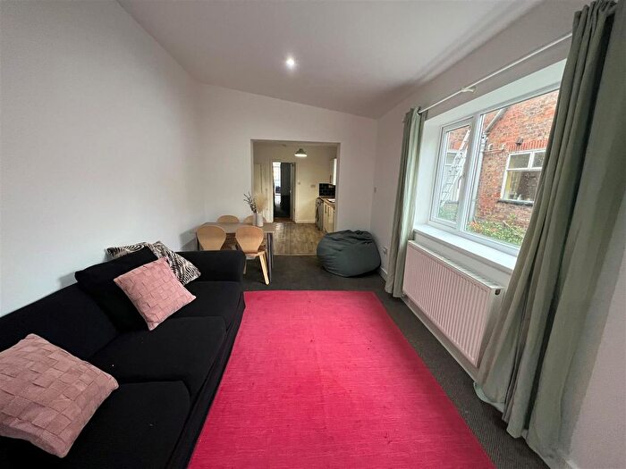 5 Bedroom Property To Rent In De Grey Street, Hull, HU5