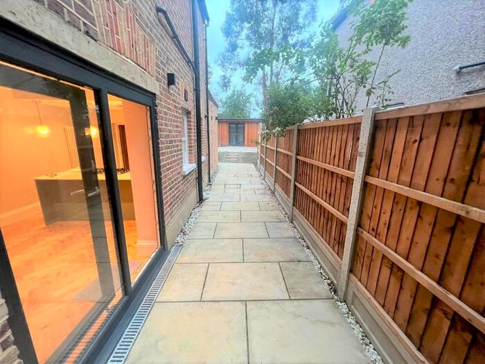 2 Bedroom Flat To Rent In Marlborough Road, London, E18