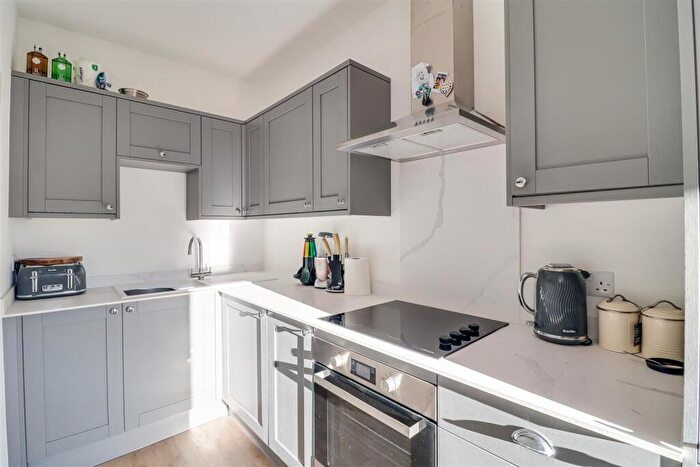 1 Bedroom Flat For Sale In London Road, Westcliff-On-Sea, SS0