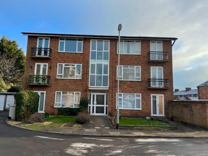 2 Bedroom Flat To Rent In Petherton Court, Kettering, NN16