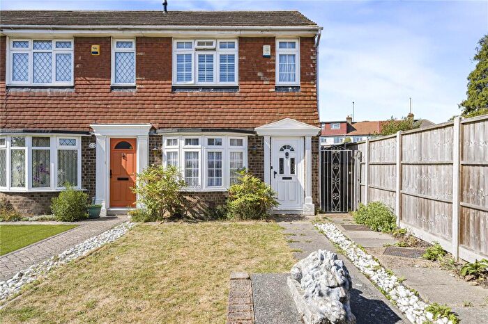 2 Bedroom End Of Terrace House For Sale In Westerham Drive, Sidcup, Kent, DA15