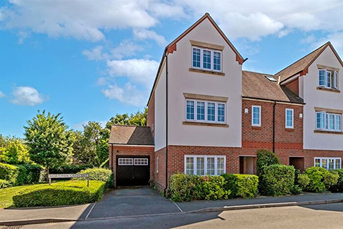 4 Bedroom Semi-Detached House For Sale In Mortimer Crescent, Kings Park, St. Albans, AL3