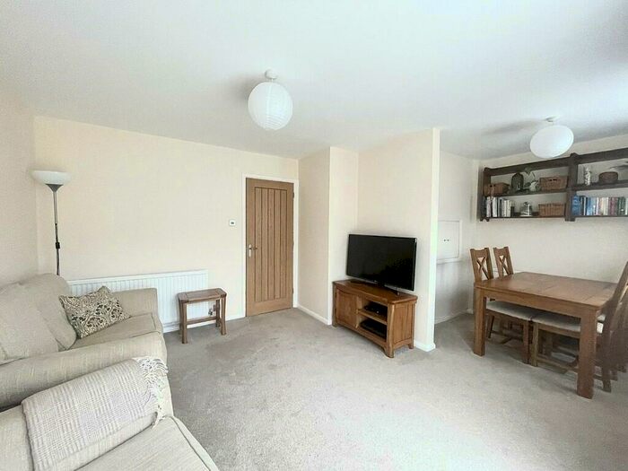 2 Bedroom End Of Terrace House To Rent In Juniper Close, Portslade, BN41
