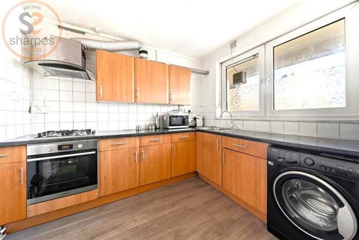 3 Bedroom Flat To Rent In Flat, Broadhurst House, Joseph Street, London, Greater London, E3
