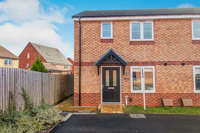 3 Bedroom Semi-Detached House To Rent In Bedroom Semi Detached House In Till View, Stafford, ST16
