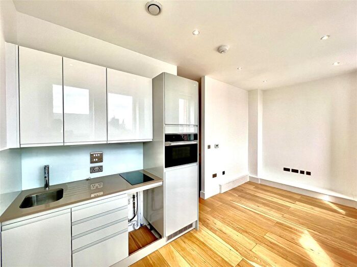 Studio To Rent In Craneshaw House, Douglas Road, Hounslow, TW3