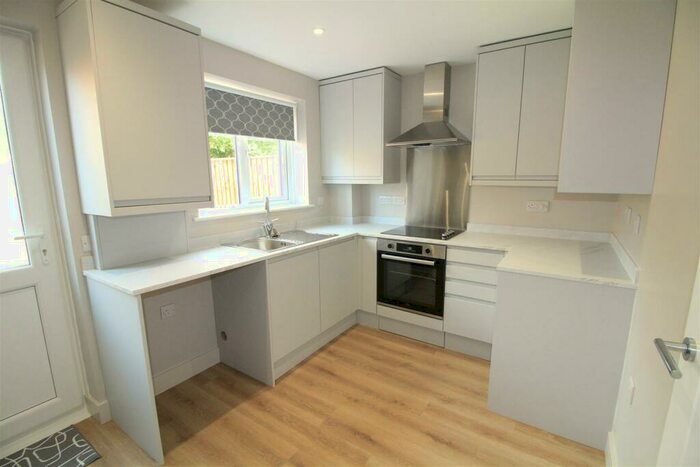 2 Bedroom House To Rent In Bullfinch Road, Nottingham, NG6