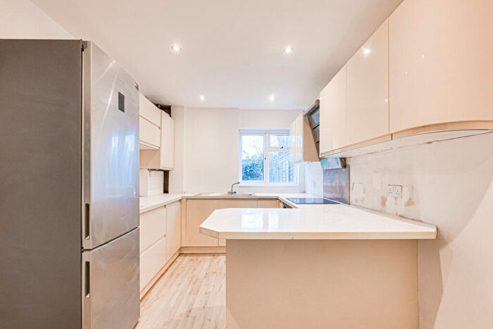 3 Bedroom Terraced House For Sale In Salisbury Avenue, Westcliff-on-sea, SS0