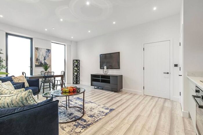 1 Bedroom Flat To Rent In High Street, Edgware, HA8