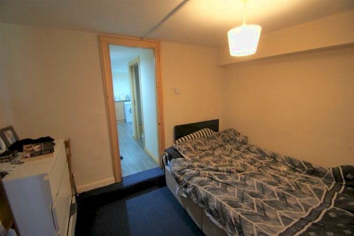 1 Bedroom Flat To Rent In Bainbrigge Road, Headingley, Leeds, LS6