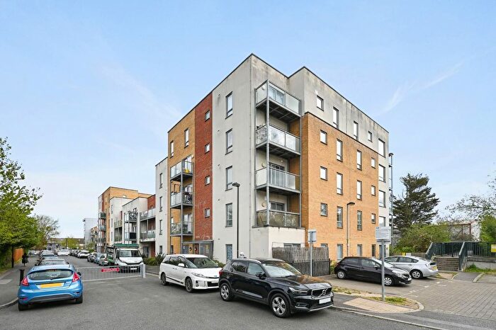 2 Bedroom Flat For Sale In Taywood Road, Northolt, UB5