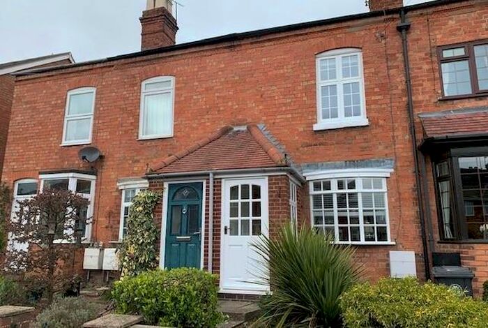 2 Bedroom Property To Rent In Castle Road, Studley, B80