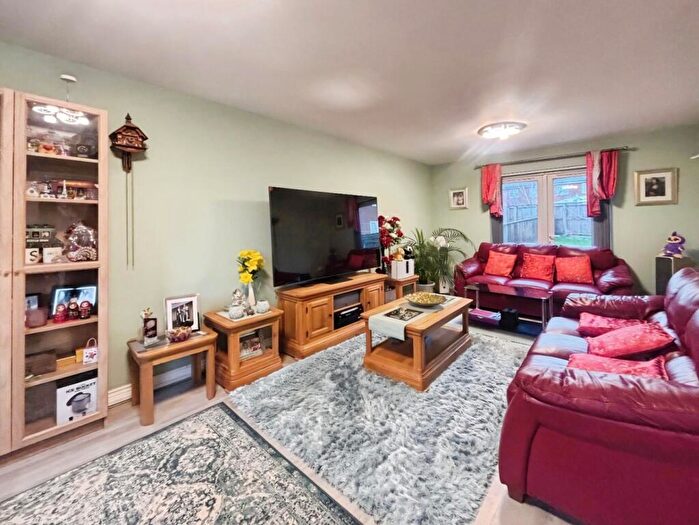 4 Bedroom Semi-Detached House For Sale In Lynwood Way, South Shields, NE34