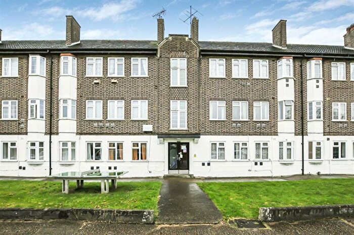 2 Bedroom Flat To Rent In Great West Road, Isleworth, TW7