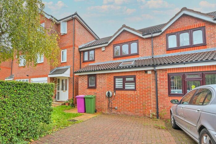 3 Bedroom Property To Rent In Telegraph Place, Isle Of Dogs, London, E14