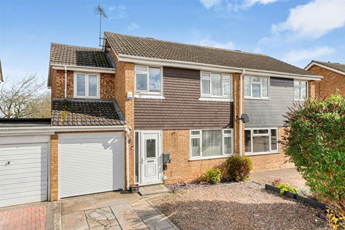 5 Bedroom Semi-detached House For Sale In Byron Drive, Newport Pagnell, MK16