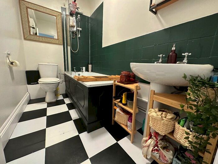 1 Bedroom Flat To Rent In Elm Grove, Southsea, Hampshire, PO5