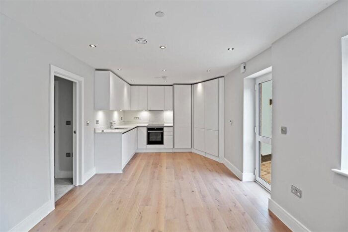 Flat To Rent In St. Ives Place, London, E14