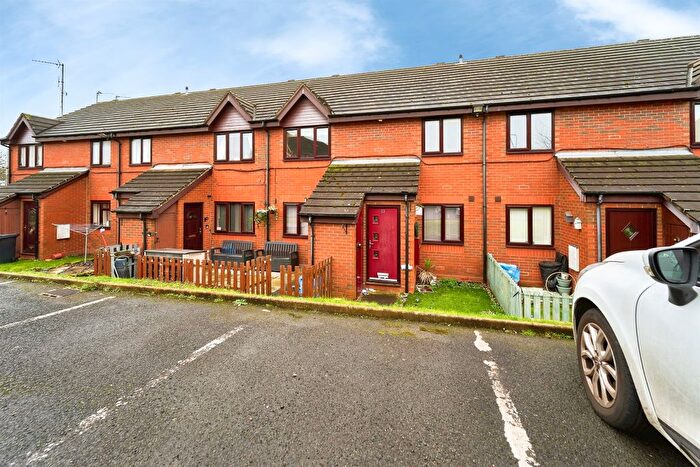 2 Bedroom Flat For Sale In Cinder Way, Wednesbury, WS10
