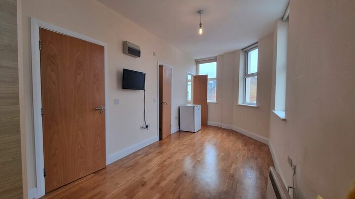Studio To Rent In Holloway Road, London, N19