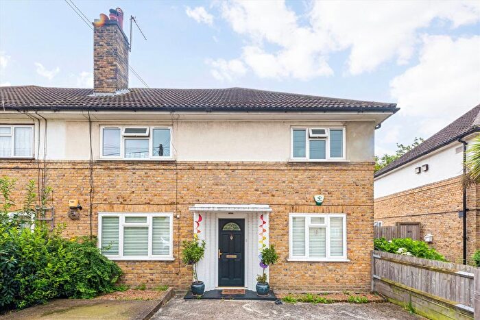 2 Bedroom Property To Rent In Wheatley Road, Isleworth, TW7