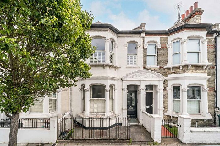 3 Bedroom Flat To Rent In Rylston Road, Fulham, London, SW6