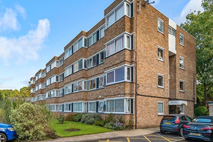 2 Bedroom Flat To Rent In Queenswood Gardens, London, E11