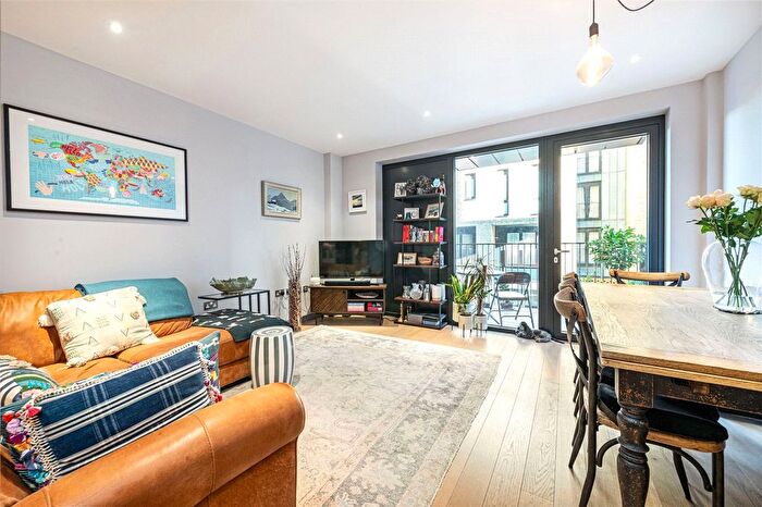 1 Bedroom Flat To Rent In Cummings House, Chivers Passage, London, SW18