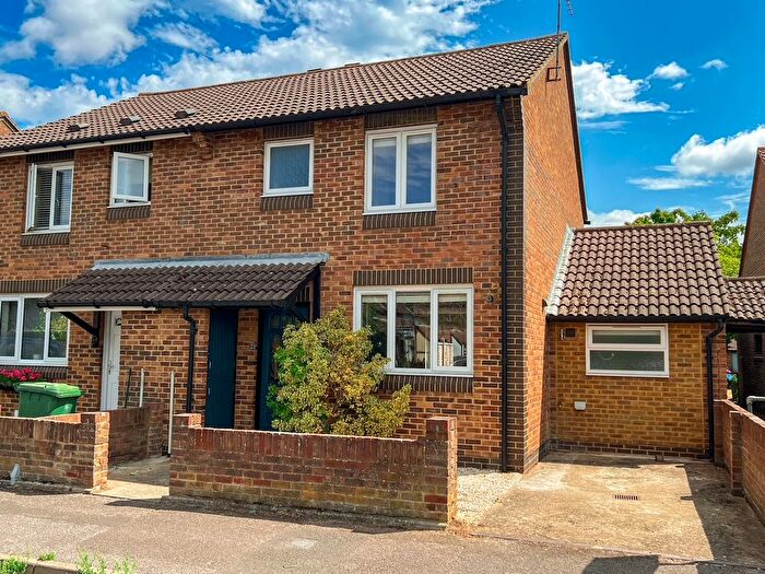 3 Bedroom Semi-Detached House For Sale In Glebelands, West Molesey, KT8