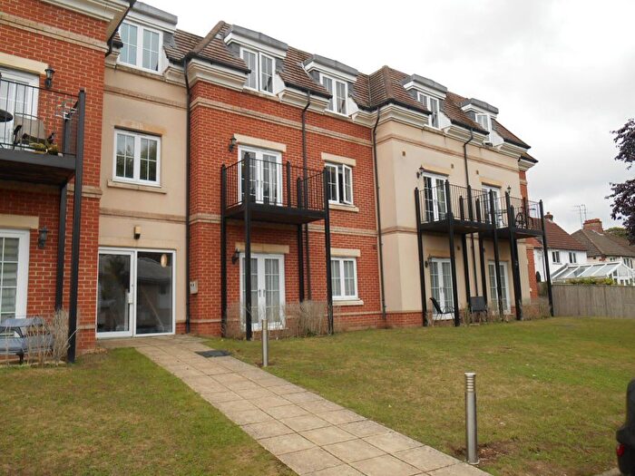 2 Bedroom Flat To Rent In Primrose Hill, Kings Langley, Hertfordshire, WD4