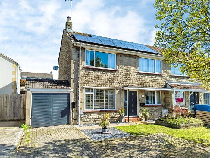 5 Bedroom Semi-Detached House For Sale In Downham Mead, Chippenham, SN15