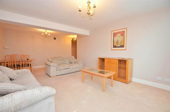 1 Bedroom Flat To Rent In Broad Street, Teddington, TW11